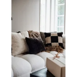 Lina fårskinnskudde