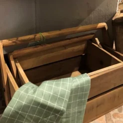 Trälåda med runt handtag - återvunnet trä